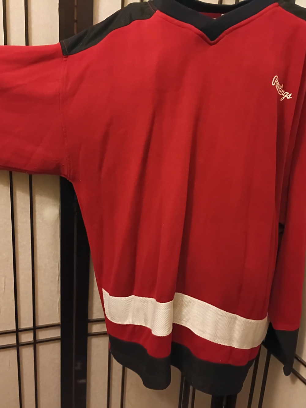 Rawlings Men’s Red V-Neck Pullover Shirt
